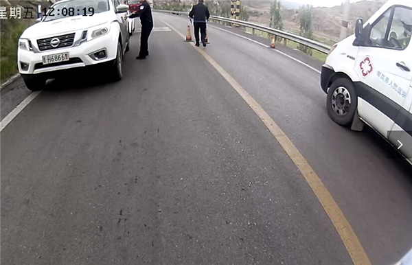 岢岚交警 (2).png